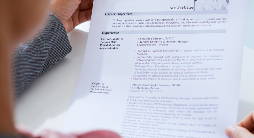 How to Create a Professional Resume Header in 2024