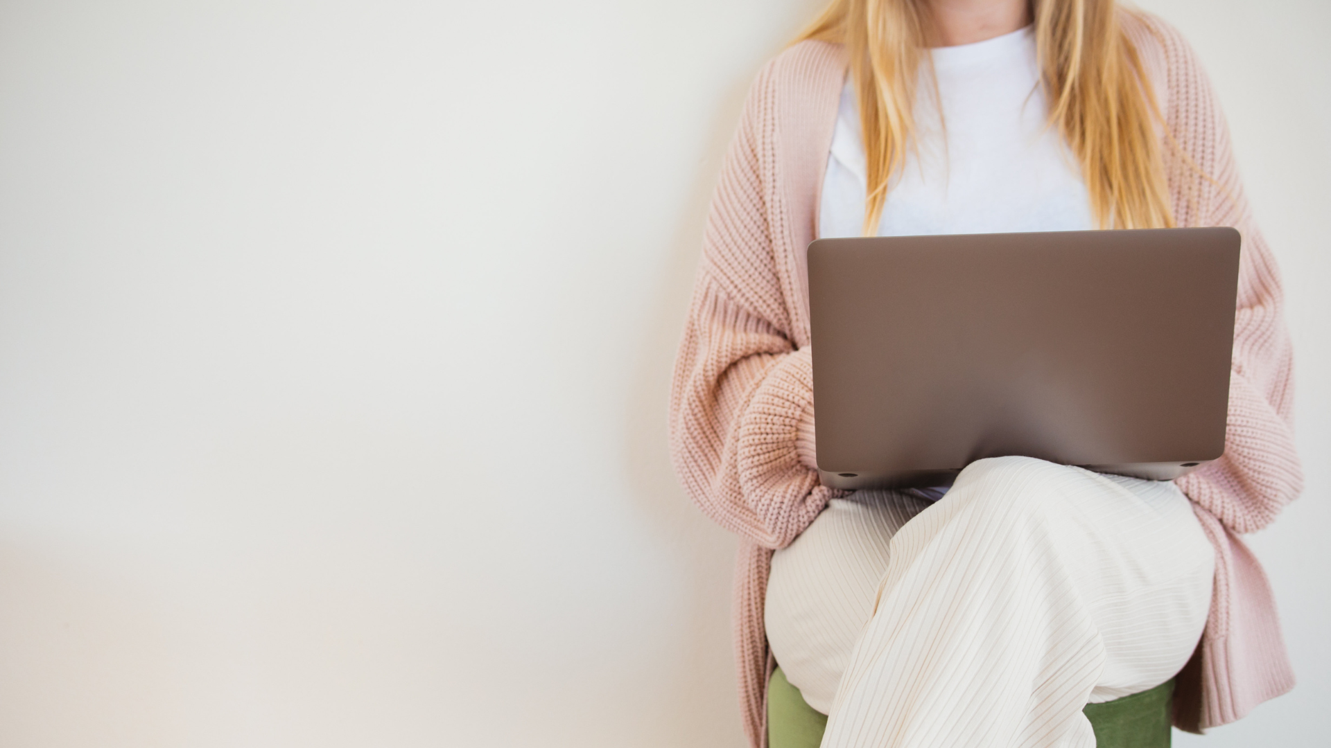 a woman in white clothes sitting with a laptop
jobs for people with anxiety